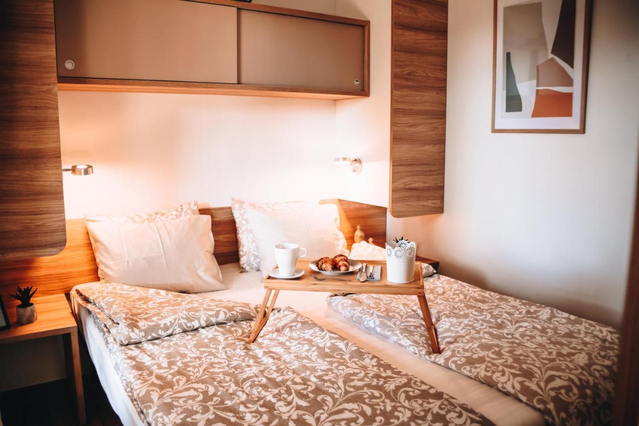 Mobile Home Peponi Del Mar, Camping Porton Biondi Rovinj Exterior photo